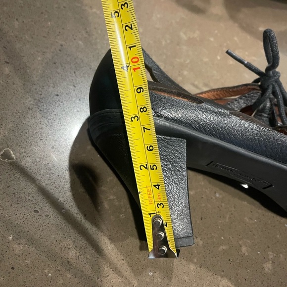 Gentle Souls Black Leather Sandals by Kenneth Cole - Picture 9 of 9